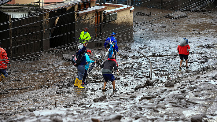 Aluvi N En Capital De Ecuador Deja Al Menos Fallecidos Nost Lgica Cl