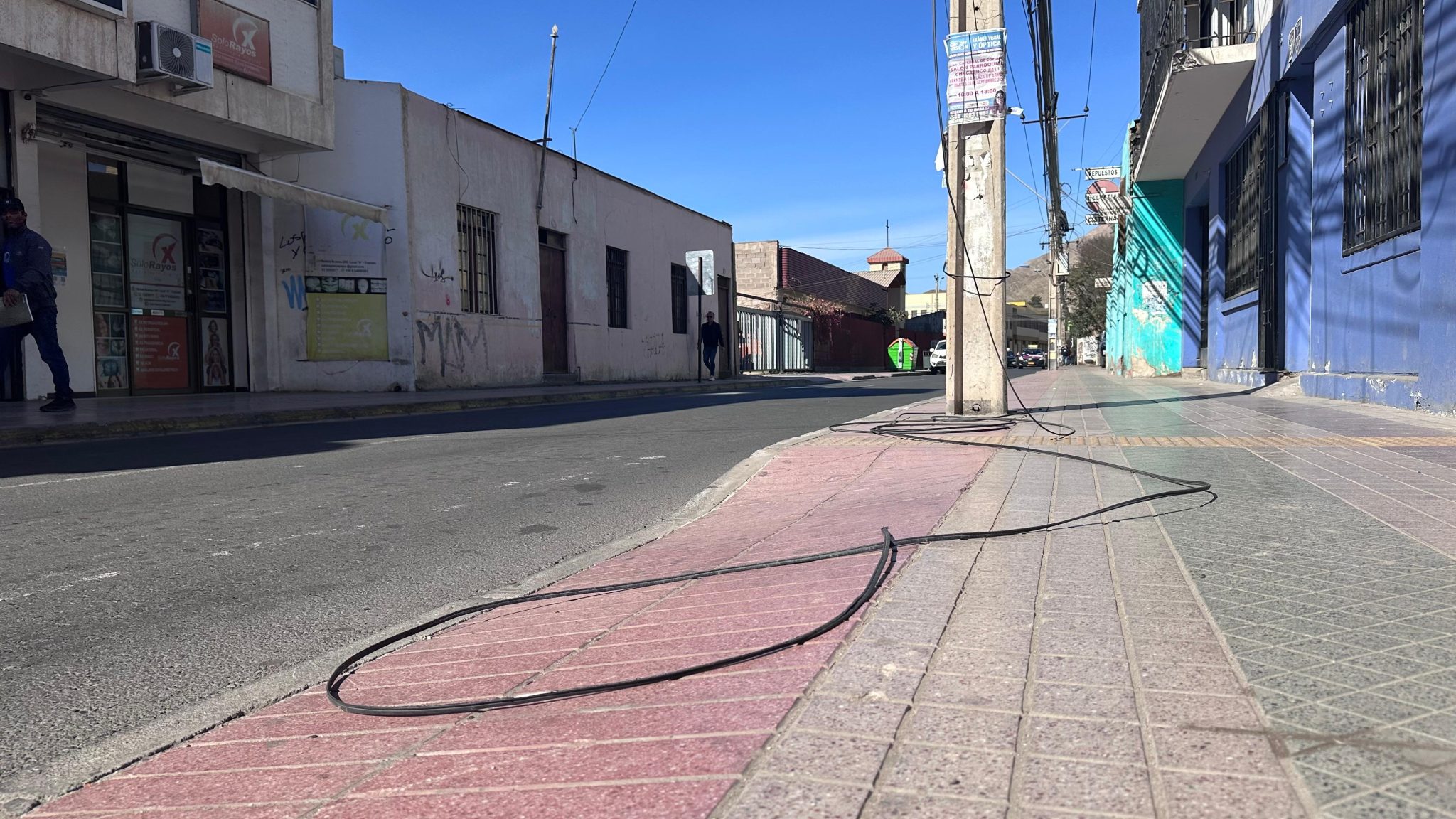 Vecinos De Copiap Denuncian Una Gran Cantidad De Cables Colgando En