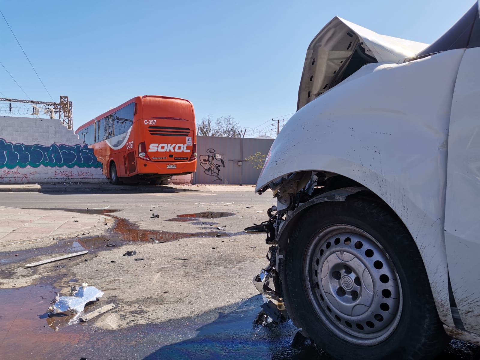 Video Colisión Entre Vehículo Menor Y Bus Dejó Un Lesionado En Copiapó NostÁlgica Cl 3149