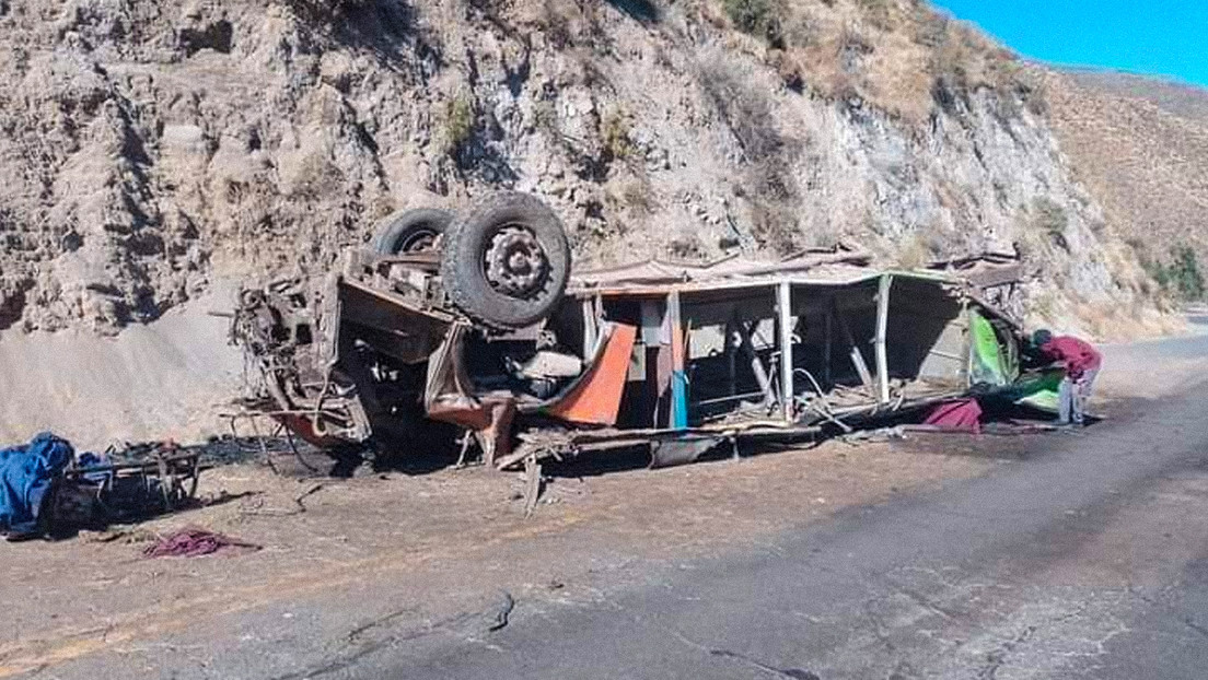 Tragedia En Perú: Caída De Autobús A Barranco Deja Trece Muertos Y ...