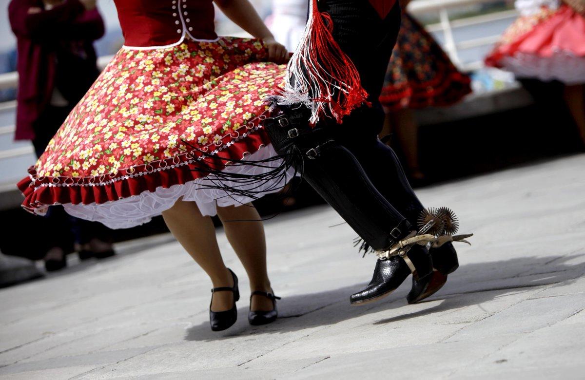 Con la promesa de bailar 200 cuecas, vecinos de Paipote organizaron ...